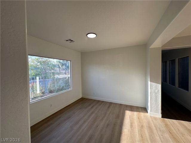 5728 Flying Birdie Avenue, Las Vegas, NV 89122