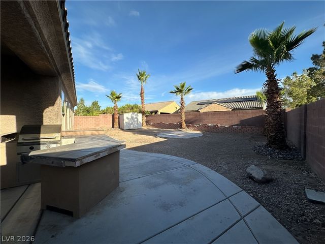 5728 Flying Birdie Avenue, Las Vegas, NV 89122