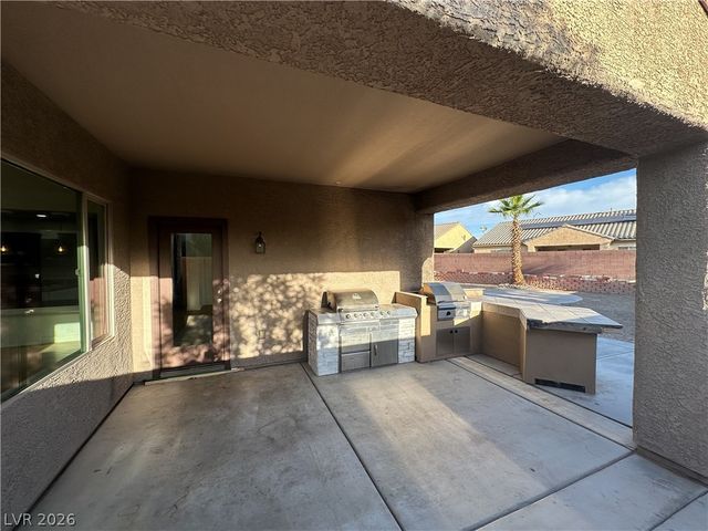 5728 Flying Birdie Avenue, Las Vegas, NV 89122