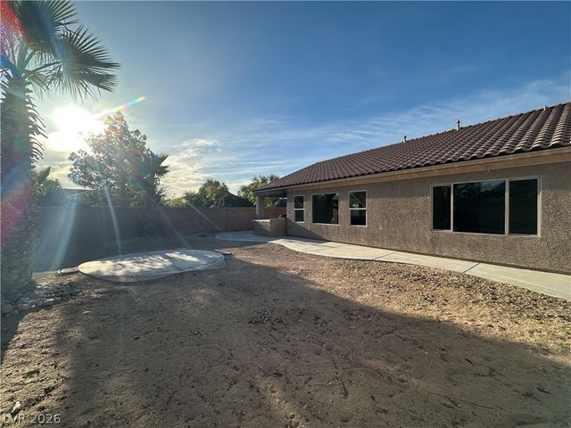 5728 Flying Birdie Avenue, Las Vegas, NV 89122