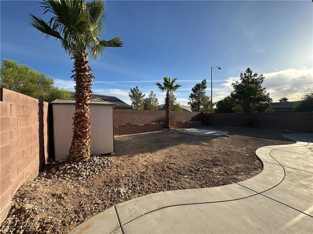 5728 Flying Birdie Avenue, Las Vegas, NV 89122