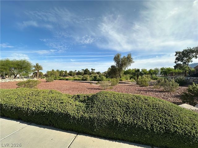 5728 Flying Birdie Avenue, Las Vegas, NV 89122