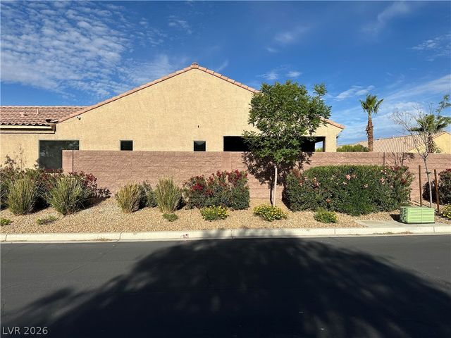 5728 Flying Birdie Avenue, Las Vegas, NV 89122