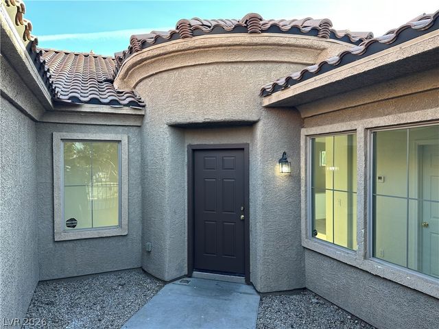 5728 Flying Birdie Avenue, Las Vegas, NV 89122