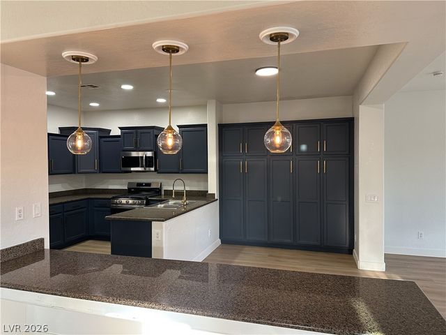 5728 Flying Birdie Avenue, Las Vegas, NV 89122