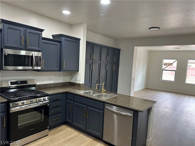 5728 Flying Birdie Avenue, Las Vegas, NV 89122