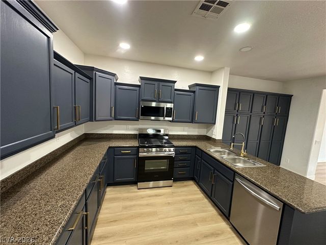 5728 Flying Birdie Avenue, Las Vegas, NV 89122
