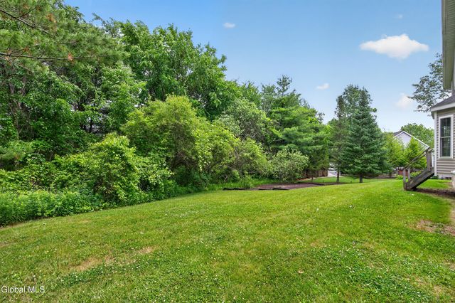 10 Reynolds Court, Bethlehem, NY 12054