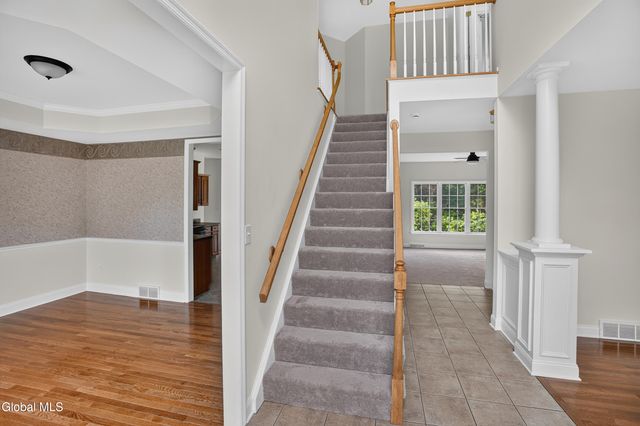 10 Reynolds Court, Bethlehem, NY 12054
