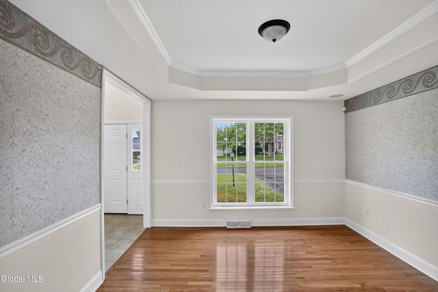 10 Reynolds Court, Bethlehem, NY 12054