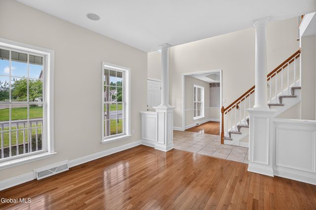 10 Reynolds Court, Bethlehem, NY 12054