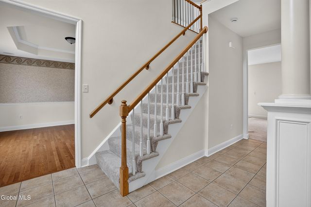10 Reynolds Court, Bethlehem, NY 12054