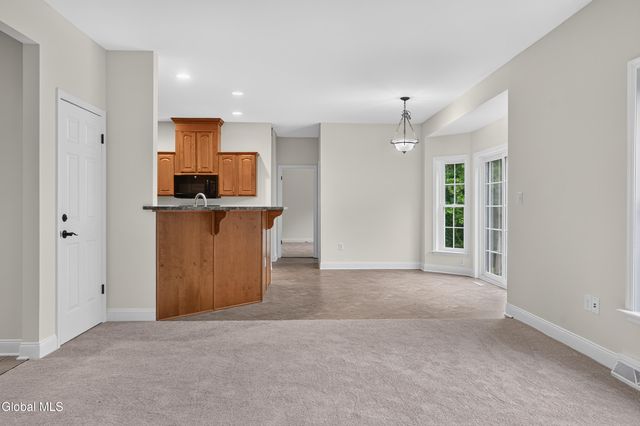 10 Reynolds Court, Bethlehem, NY 12054