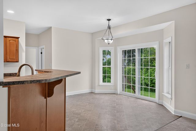 10 Reynolds Court, Bethlehem, NY 12054