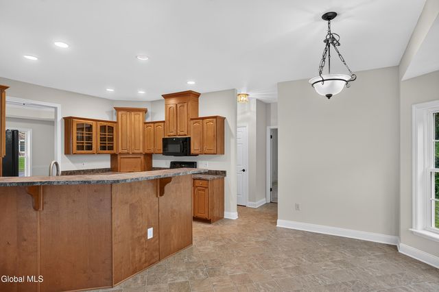 10 Reynolds Court, Bethlehem, NY 12054