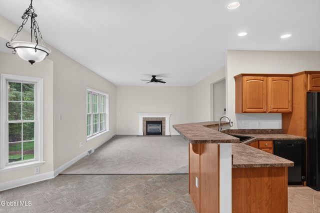 10 Reynolds Court, Bethlehem, NY 12054