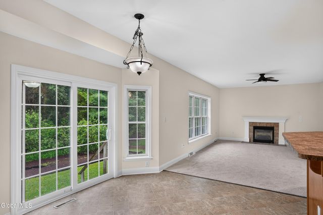 10 Reynolds Court, Bethlehem, NY 12054