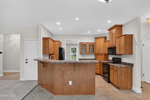 10 Reynolds Court, Bethlehem, NY 12054
