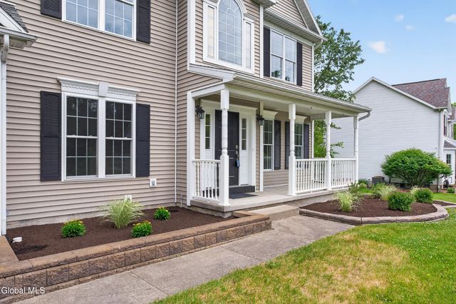 10 Reynolds Court, Bethlehem, NY 12054