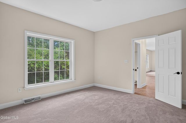 10 Reynolds Court, Bethlehem, NY 12054