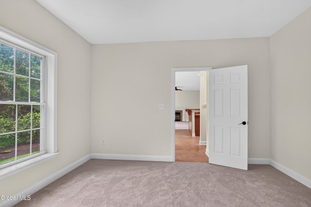 10 Reynolds Court, Bethlehem, NY 12054