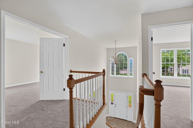 10 Reynolds Court, Bethlehem, NY 12054
