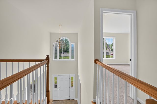 10 Reynolds Court, Bethlehem, NY 12054