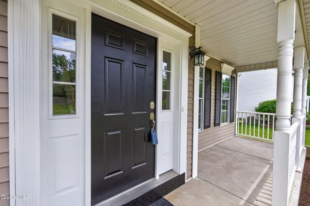 10 Reynolds Court, Bethlehem, NY 12054