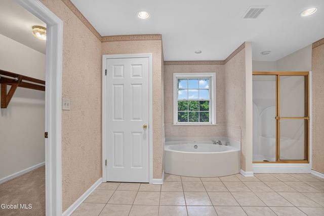 10 Reynolds Court, Bethlehem, NY 12054