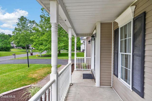 10 Reynolds Court, Bethlehem, NY 12054