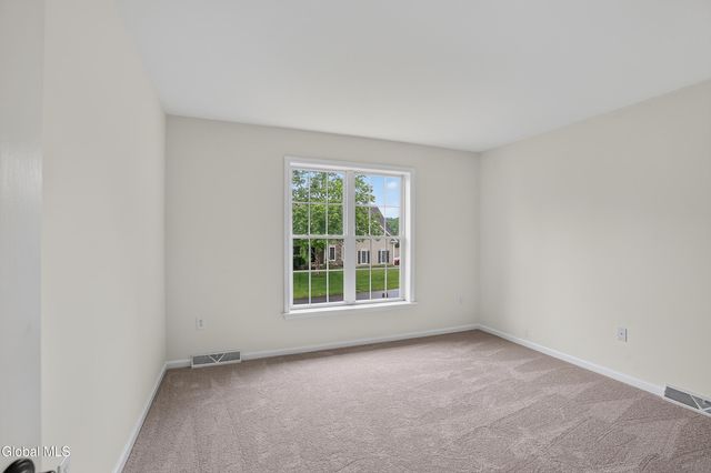 10 Reynolds Court, Bethlehem, NY 12054