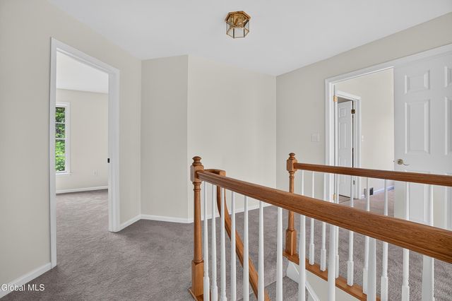 10 Reynolds Court, Bethlehem, NY 12054