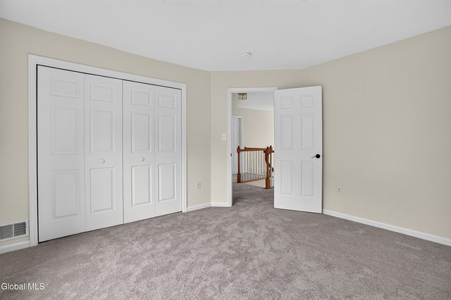 10 Reynolds Court, Bethlehem, NY 12054