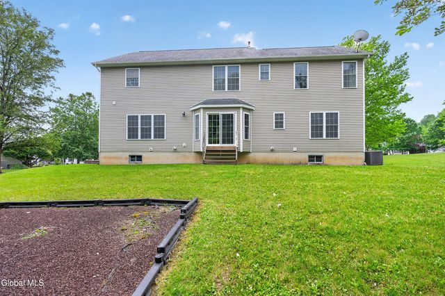 10 Reynolds Court, Bethlehem, NY 12054