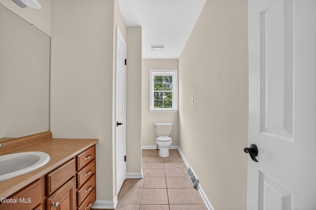 10 Reynolds Court, Bethlehem, NY 12054