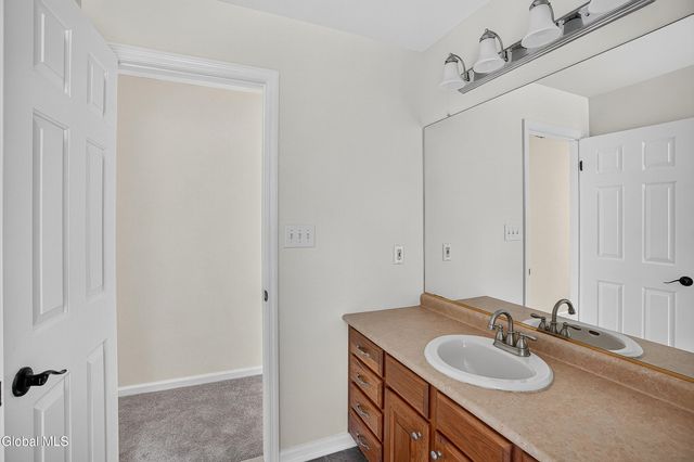 10 Reynolds Court, Bethlehem, NY 12054