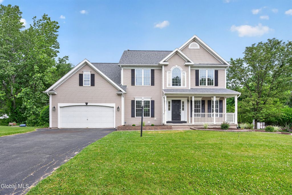 10 Reynolds Court, Bethlehem, NY 12054