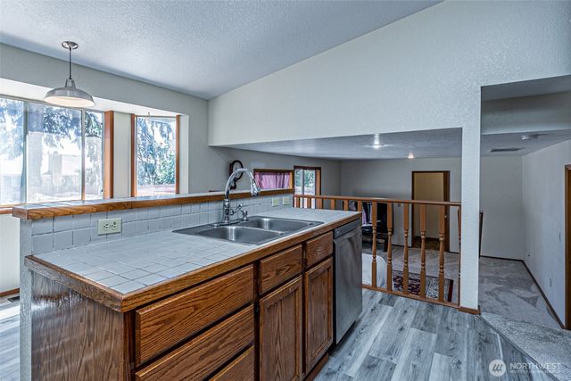 6305 75th Avenue Ct W, University Place, WA 98467