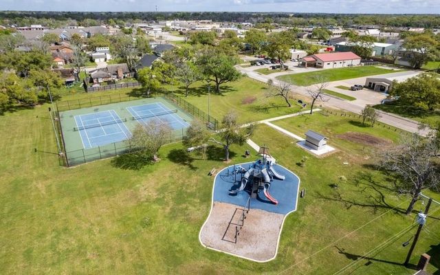 418 Garland Drive 206, Lake Jackson, TX 77566