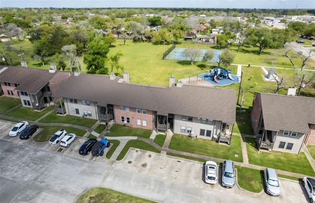 418 Garland Drive 206, Lake Jackson, TX 77566