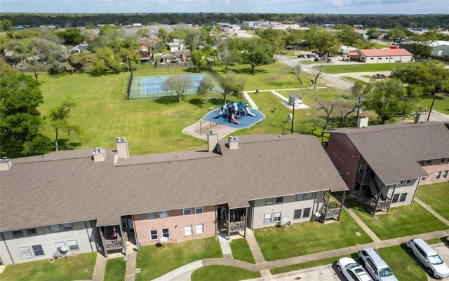 418 Garland Drive 206, Lake Jackson, TX 77566