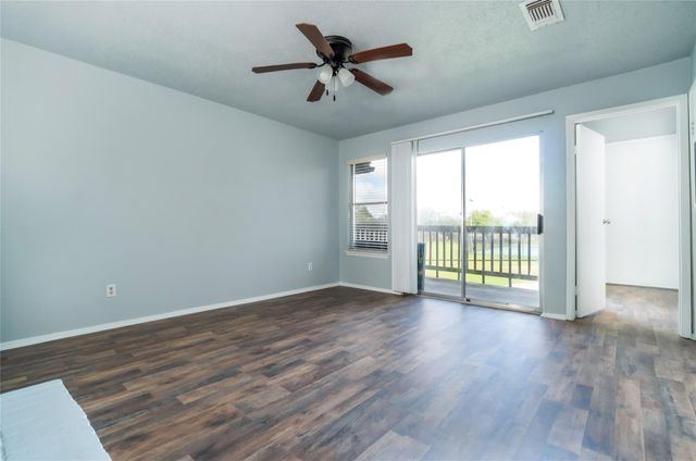 418 Garland Drive 206, Lake Jackson, TX 77566