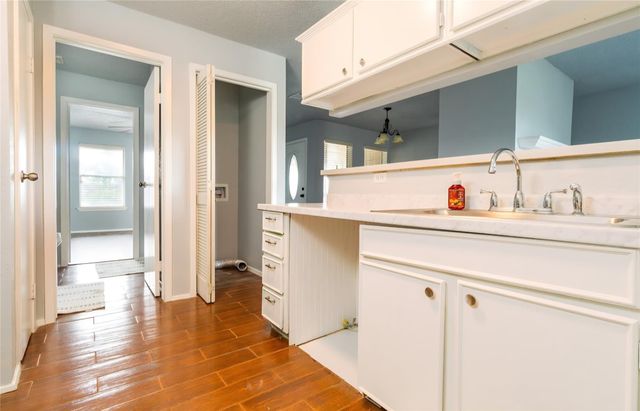 418 Garland Drive 206, Lake Jackson, TX 77566