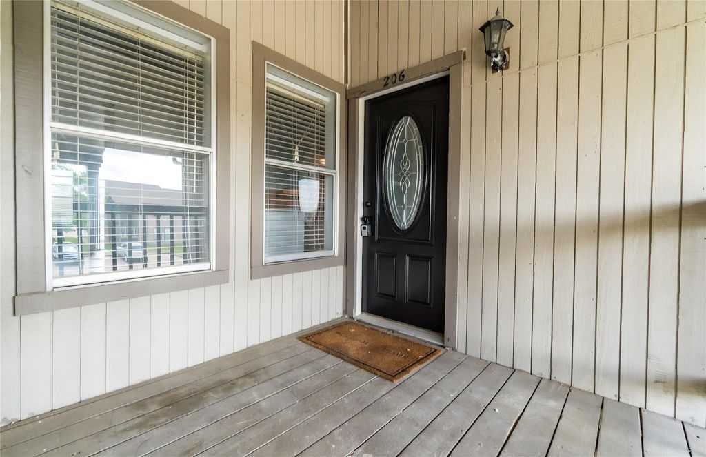 418 Garland Drive 206, Lake Jackson, TX 77566