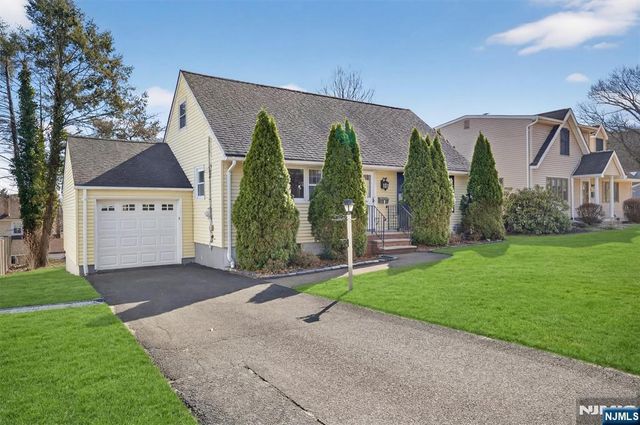 8 Laurel Street, Hawthorne, NJ 07506