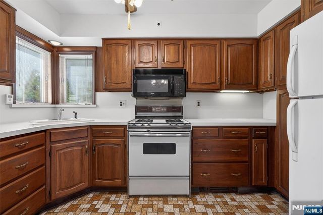 8 Laurel Street, Hawthorne, NJ 07506