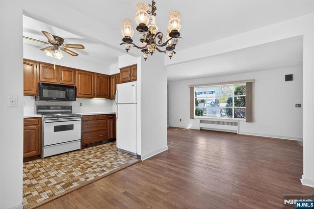 8 Laurel Street, Hawthorne, NJ 07506