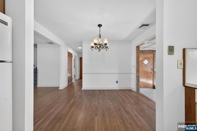 8 Laurel Street, Hawthorne, NJ 07506