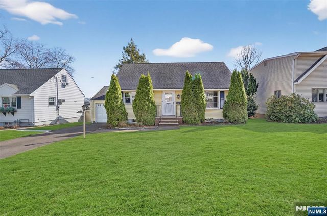 8 Laurel Street, Hawthorne, NJ 07506