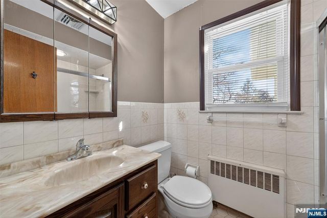 8 Laurel Street, Hawthorne, NJ 07506